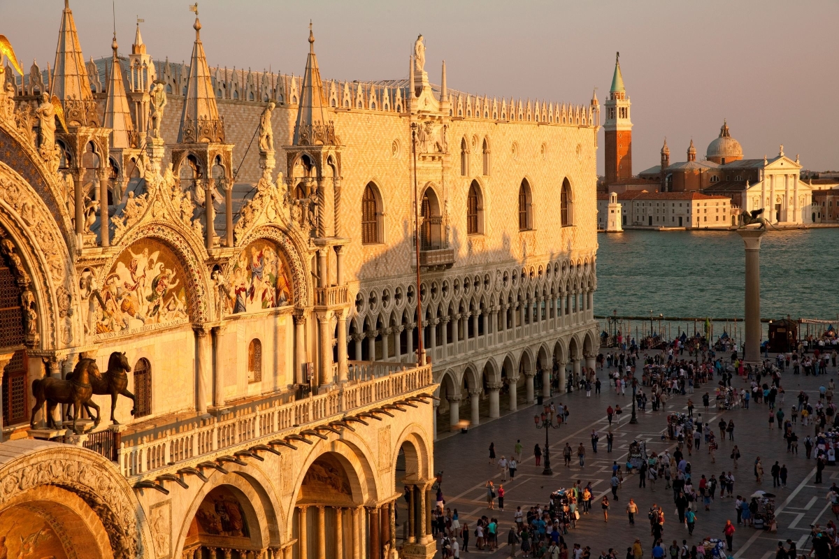 Prestige Multi-Regional Tour: Venice - Florence ( 16 Days - 15 Nights ) Region: Veneto - Toscana