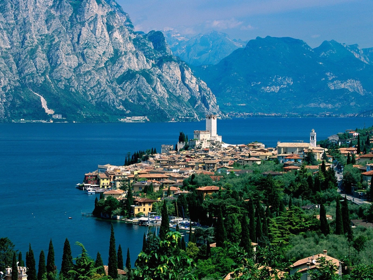 4-Star Luxury Lake Tour: Northern Italian Lakes (15 Days - 14 Nights) Region; Piemonte - Lombardia - Veneto